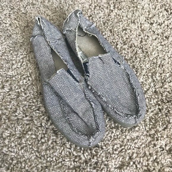 Like New DVS Men’s canvas slip on size 9 - Picture 1 of 2